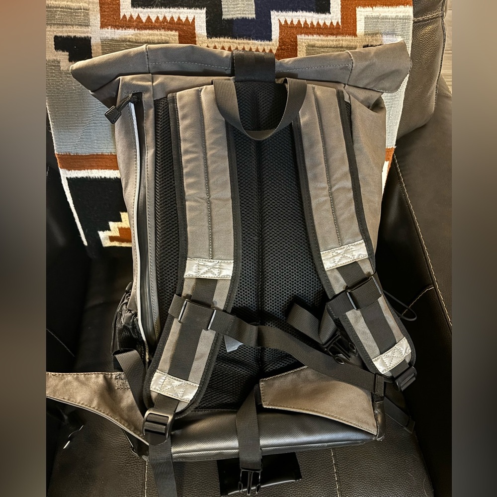 Betabrand backpack- camera backpack! The Storrist with 2 padded inserts - Picture 2 of 11